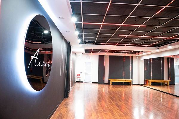 Танцевальные залы в центре фото №108253